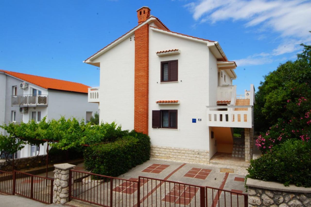 Cozy Apartments Danica Novalja With Terrace - First Floor Exterior photo